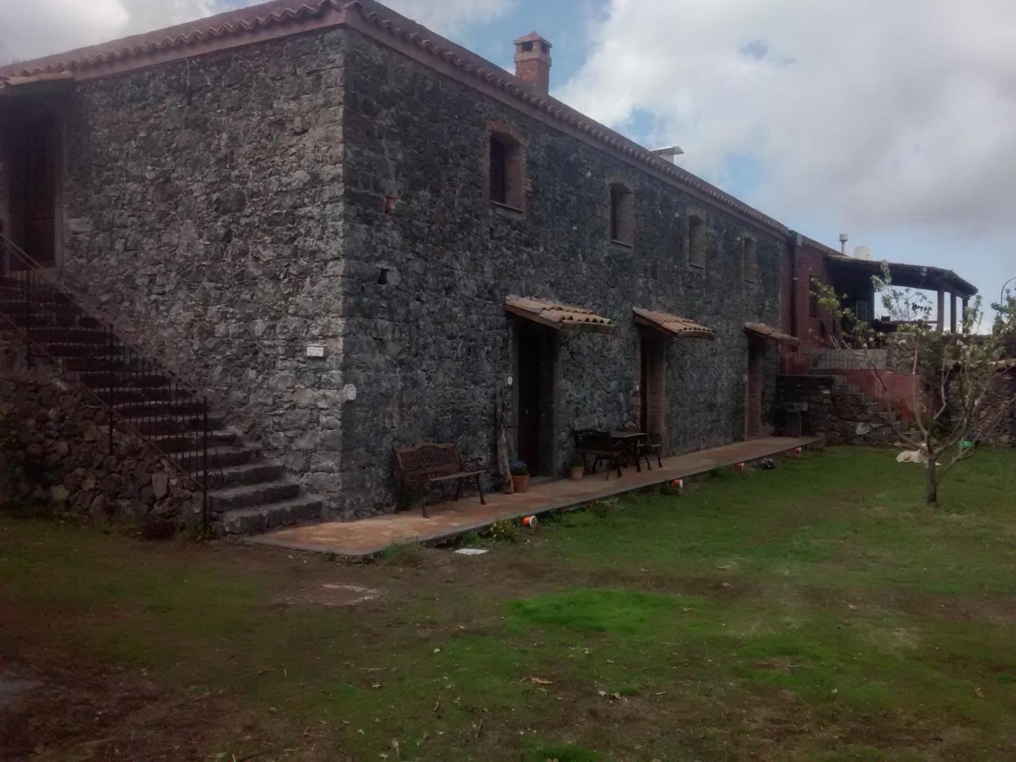 Agriturismo La Caraffara Sull' Etna Puntalazzo Extérieur photo